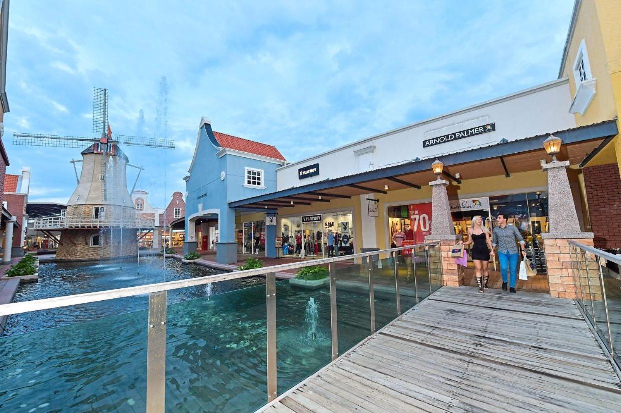 Melaka Afamosa Resort D'Amour Comfortable And Healing With Theater Projector Private Villa With Garden View Swimming Pool Seasonal Christmas Theme 外观 照片